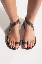 SAMPLE — Leda Sandals dark brown— Size 40