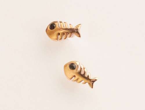 Fish studs — gold